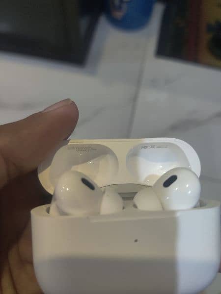 Airpods pro 2 with magsafe 5