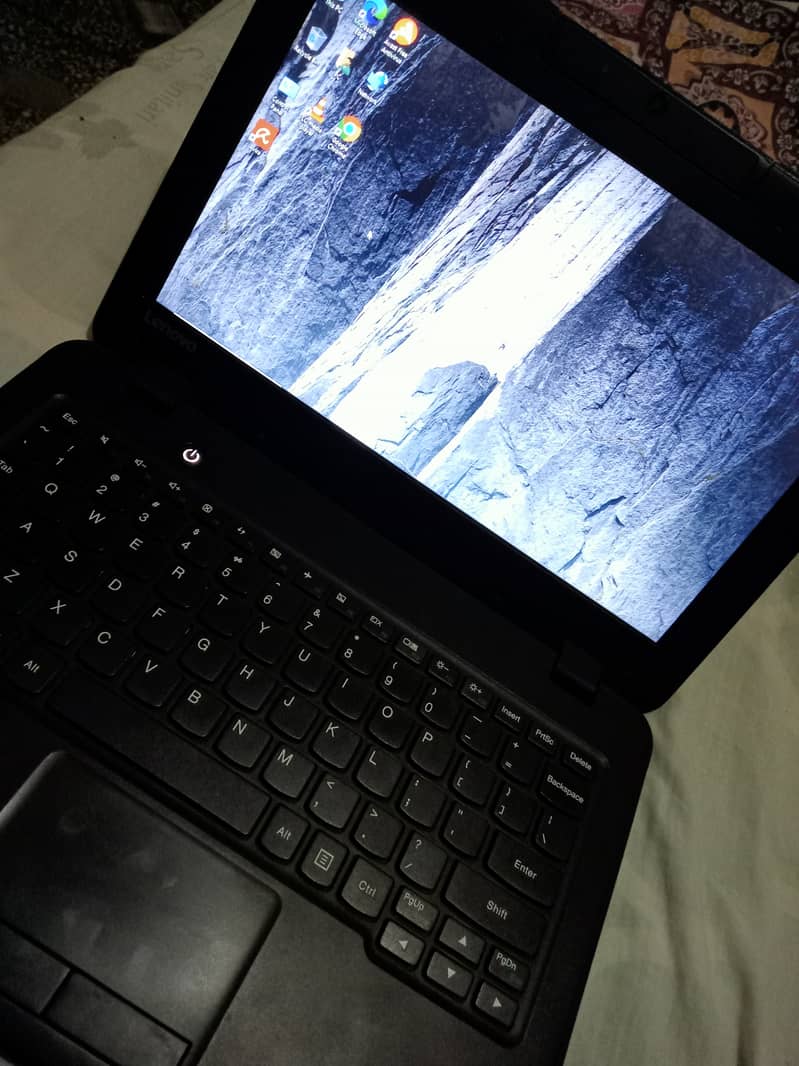 Lenovo multifunctional laptop+tablate 2