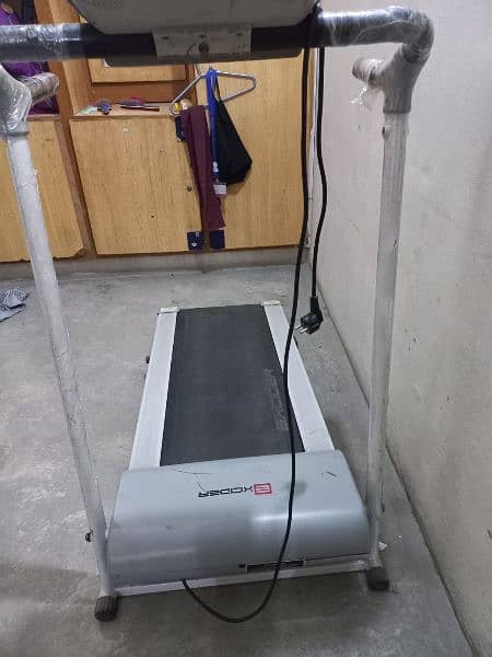 condition 10\10 electric treadmill . 4