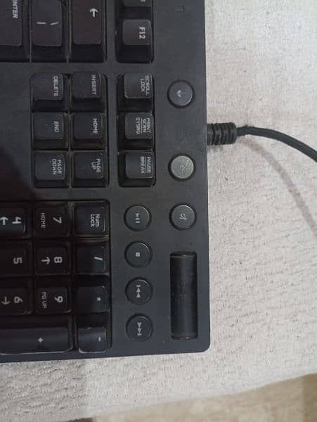 Logitech G610 Brown Switches Mechanical Keyboard with White Backlight. 1