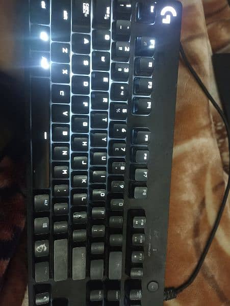 Logitech G610 Brown Switches Mechanical Keyboard with White Backlight. 7