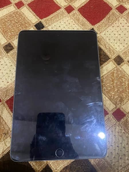 ipad mini 5 all ok 10/9 condition with cooling fan 0