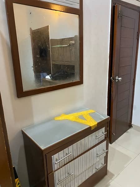 KING SIZE BED - 2 SIDE TABLE - MIRROR WITH DRESSING TABLE FOR SELL 2