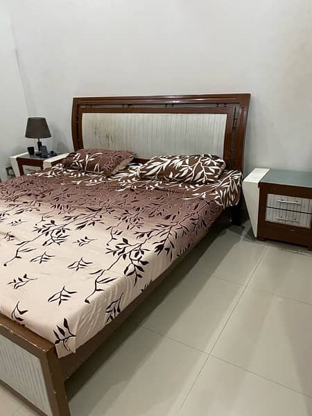 KING SIZE BED - 2 SIDE TABLE - MIRROR WITH DRESSING TABLE FOR SELL 4