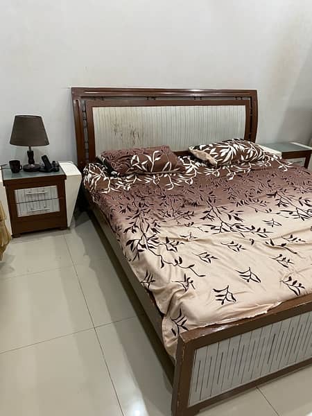 KING SIZE BED - 2 SIDE TABLE - MIRROR WITH DRESSING TABLE FOR SELL 5