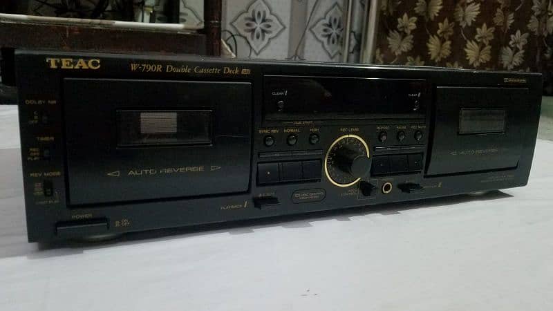 TEAC . W - 790 R . STEREO DOUBLE CASSETTE DECK BRAND NEW CONDITION HY. 0