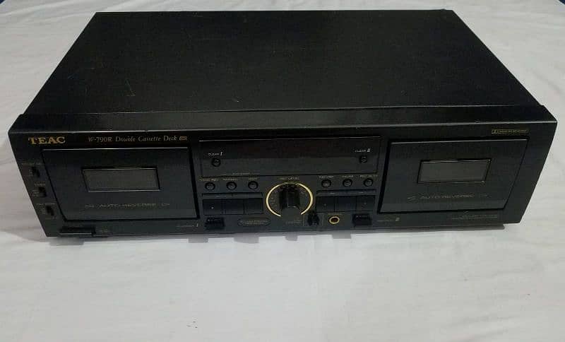TEAC . W - 790 R . STEREO DOUBLE CASSETTE DECK BRAND NEW CONDITION HY. 1