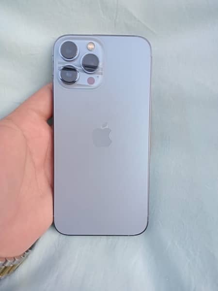 selling my iPhone contact me on whatsapp or call 03099797914 1