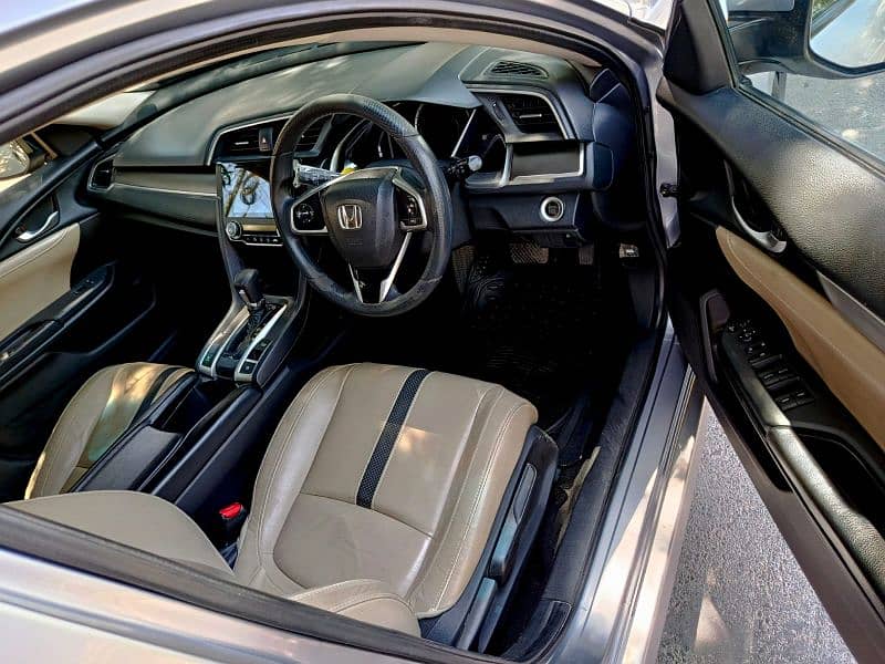 Honda Civic Oriel 1.8 i-VTEC CVT 2020 4