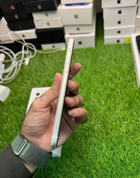 iPhone 11 128 GB memory official PTA approved. 0327=1461=609 4