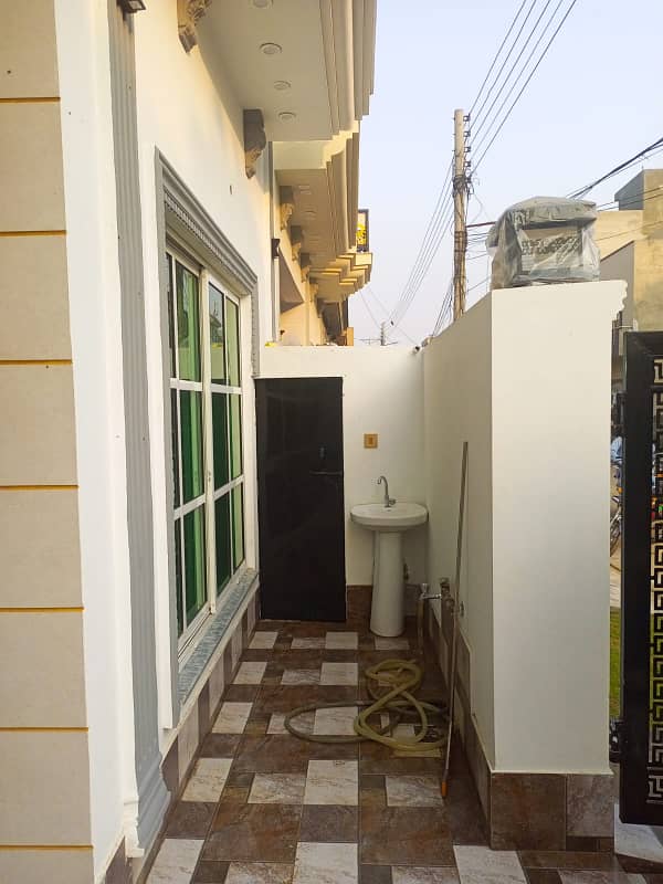 5 MARLA BRAND NEW SPANISH HOUSE FOR SALE 27