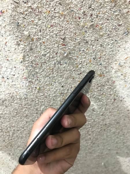 apple iPhone XR black color 64 gb 87 battery with 2 months sim time jv 3