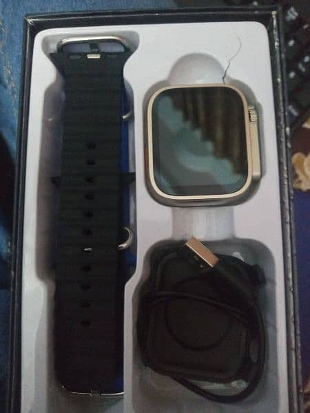 i9 ultra max smartwatch with 2 straps and charger in best condition 0