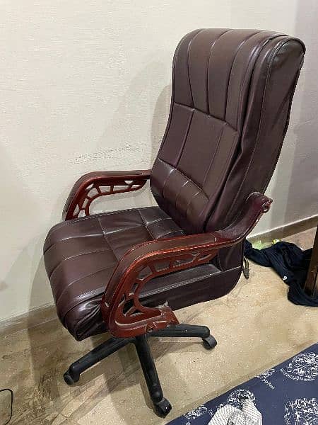 Revolving leather chair 3