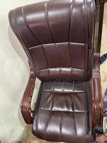 Revolving leather chair 4
