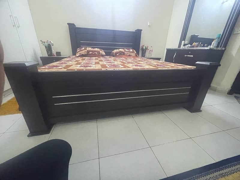 King Size Bed Set With Side Tables,Dressing and Wardrobes 3