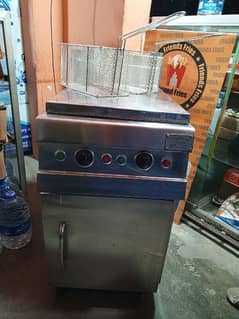 chef point deep fryer in excellent condition with new cylinder and gas