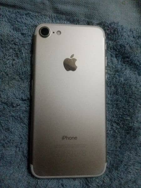 I am selling my iphone 7g PTA APPROVED 128 gb silver colour 3