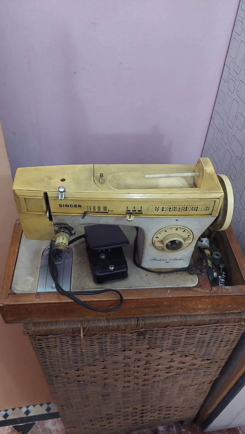 Singer electric sewing machine 3