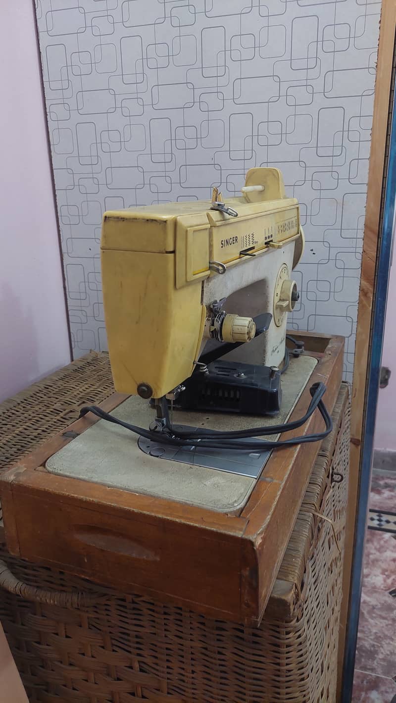 Singer electric sewing machine 4