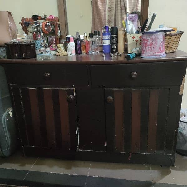 bed side table dressing good condition 1