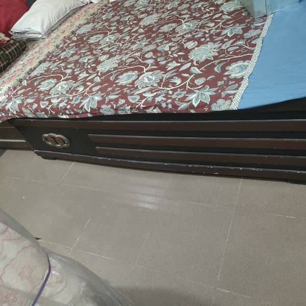 bed side table dressing good condition 4