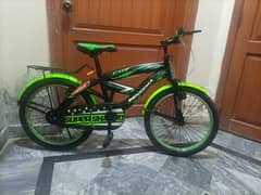 20 INCH BENZEMA FRAME OF BLACK AND GREEN COLOUR IN VERY GOOD CONDITION