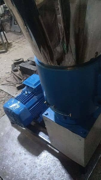 feed pellets and Wood pellets making machine 4