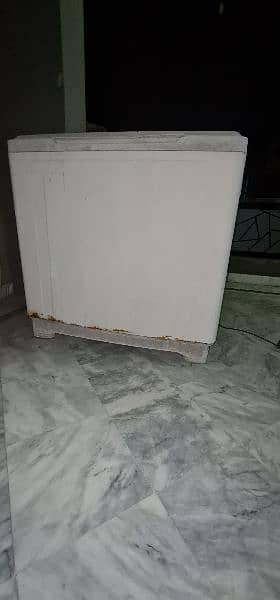 washing machine with spin dryer. full size 2