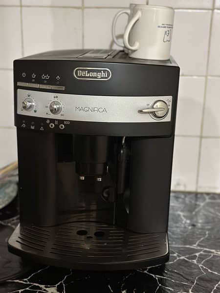 Dilonghi ESAM3000 Coffee Maker 1