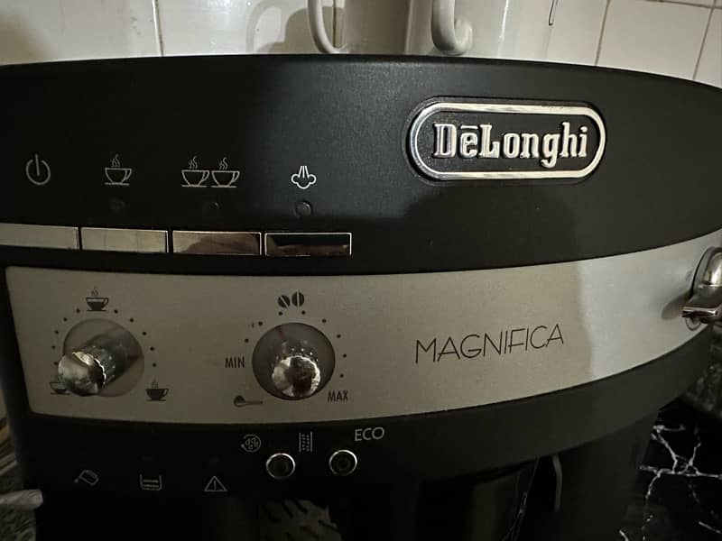 Dilonghi ESAM3000 Coffee Maker 4