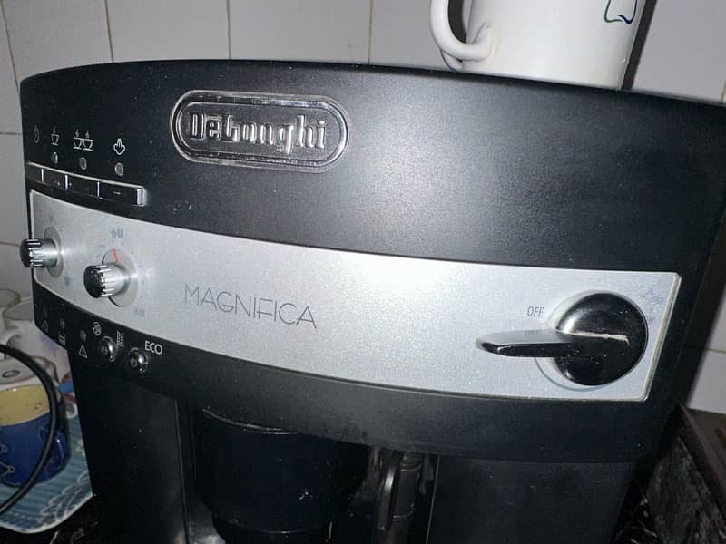Dilonghi ESAM3000 Coffee Maker 8