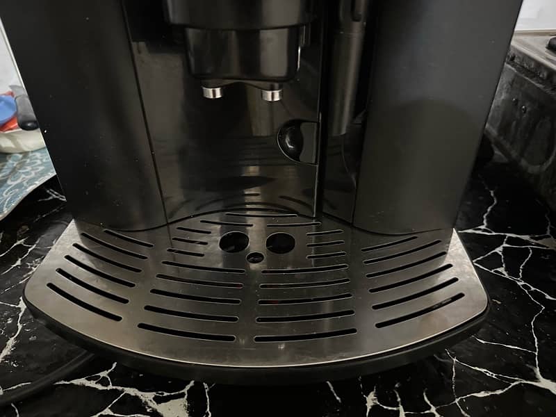 Dilonghi ESAM3000 Coffee Maker 10