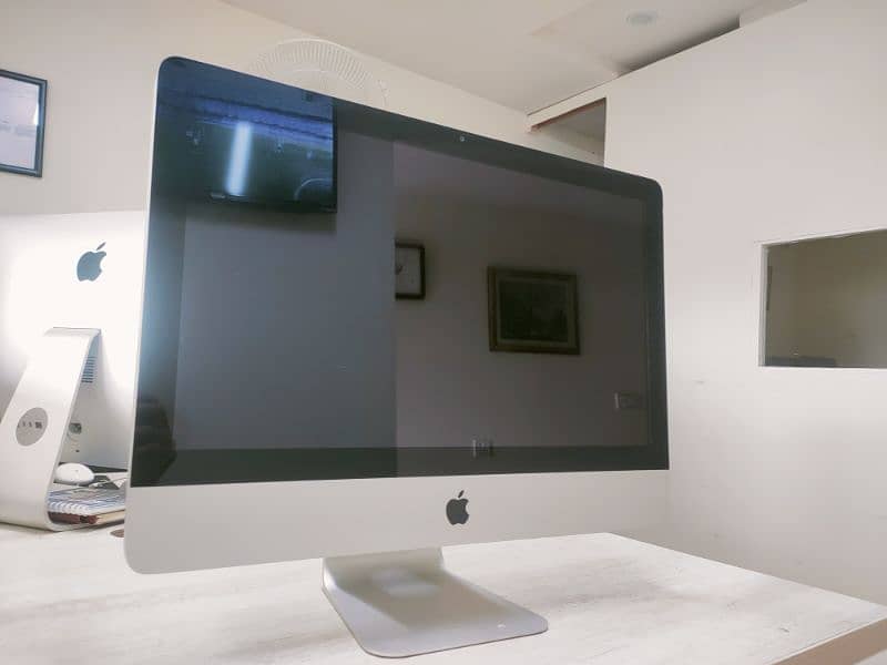 Apple iMac 2011 21.5-inch Display 4