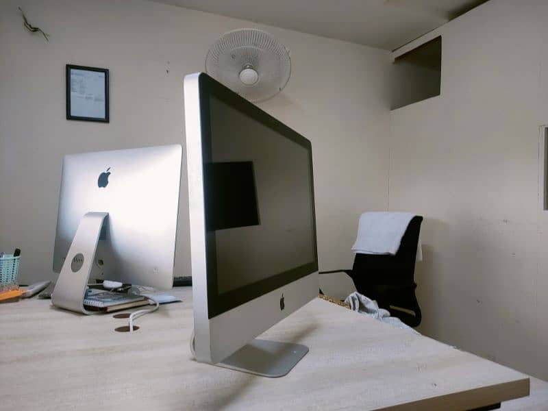 Apple iMac 2011 21.5-inch Display 6