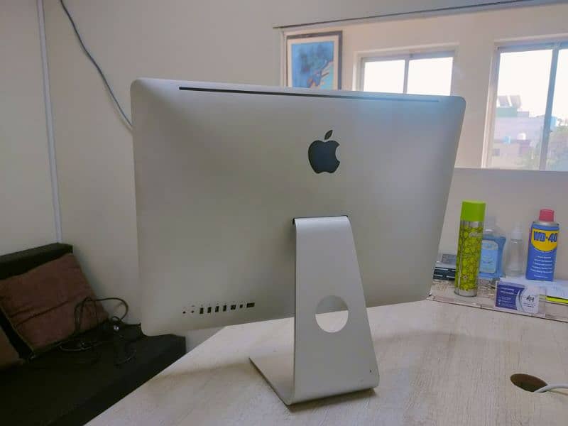 Apple iMac 2011 21.5-inch Display 7