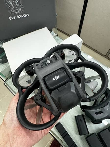 DJI AVATA complete fly more combo (motion controller v2) 1