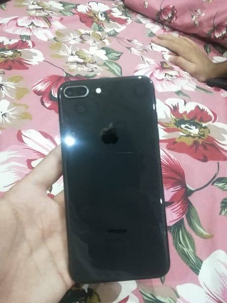 Iphone 8 Plus 64GB Black Color. 3