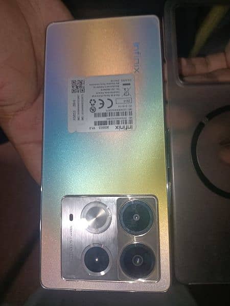 infinix note 40 8+8/256 GB with box and charger and mobile colour gold 0