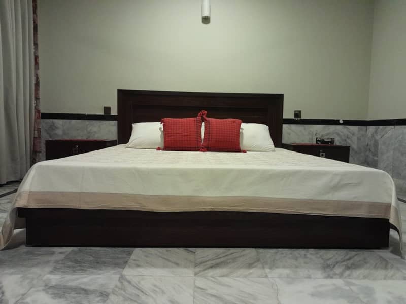 King Size Bed with side tables and dressing table 0