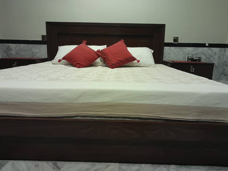 King Size Bed with side tables and dressing table 4