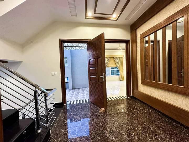 10 Marla Modern House For Sale in Sector B Bahria Town Lahore with Reasonable Price 7