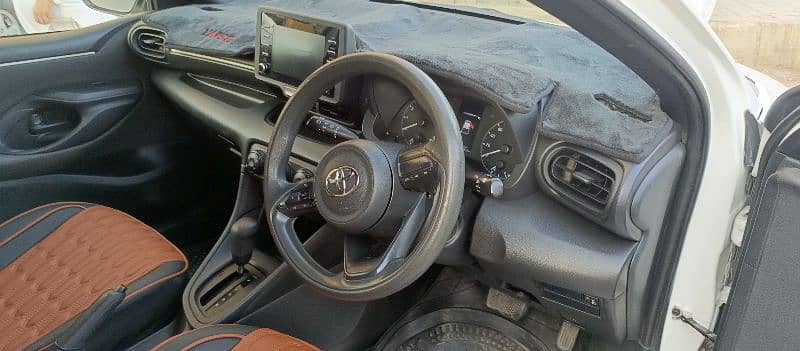 Toyota Yaris Hatchback 1000cc 6