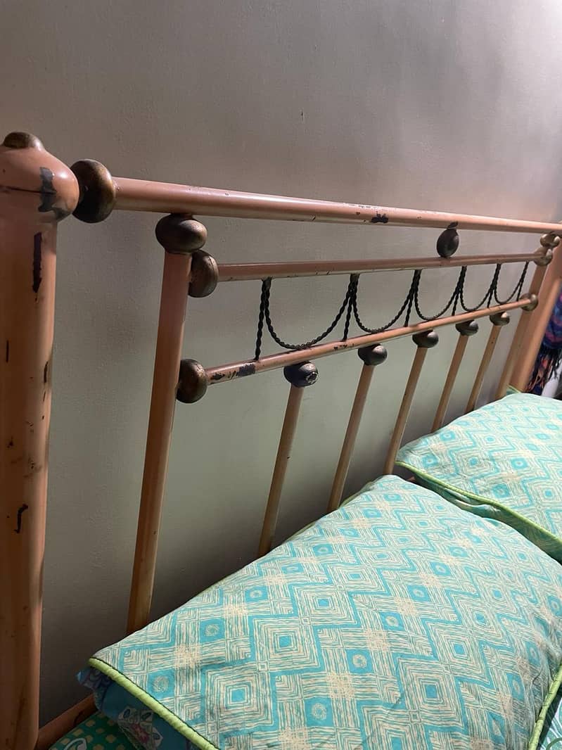 King Sized Iron Bed (Mattress Included) 3