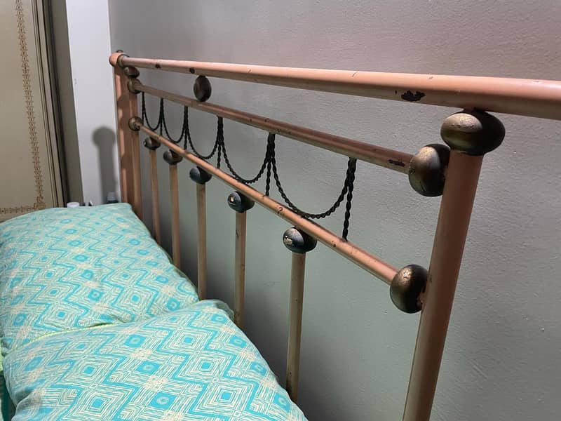 King Sized Iron Bed (Mattress Included) 4