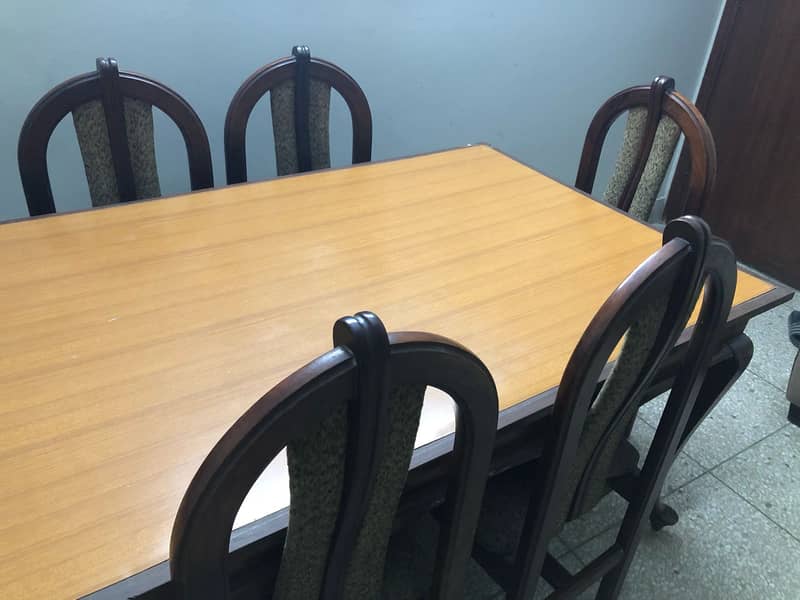 dinning table of 6 chairs 1