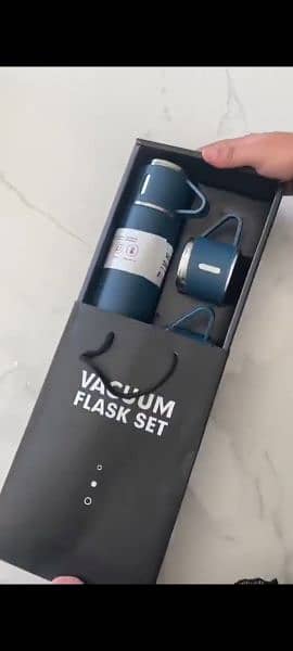 Flask Water Bottle With Cups 1