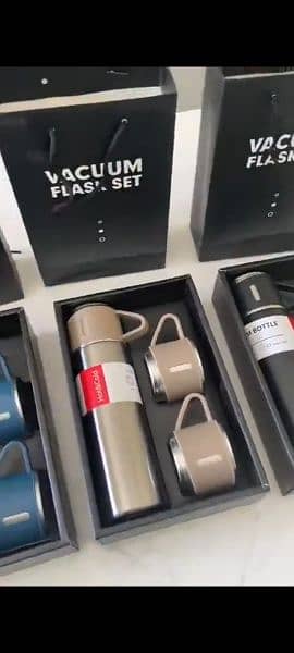 Flask Water Bottle With Cups 2
