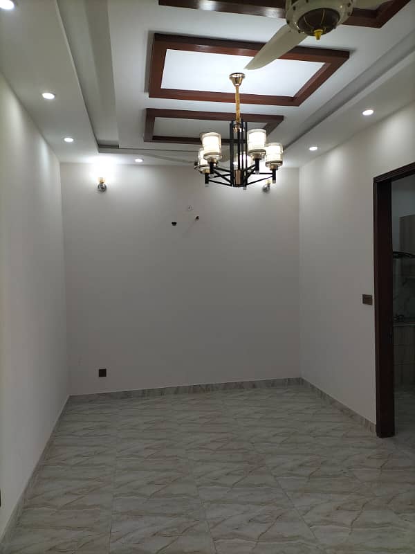 A Well Designed 
Modern House 
Is Up For sale In An Ideal Location In Lahore 5
