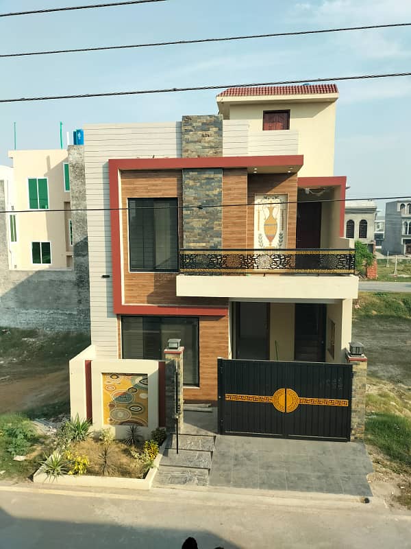 A Well Designed 
Modern House 
Is Up For sale In An Ideal Location In Lahore 1